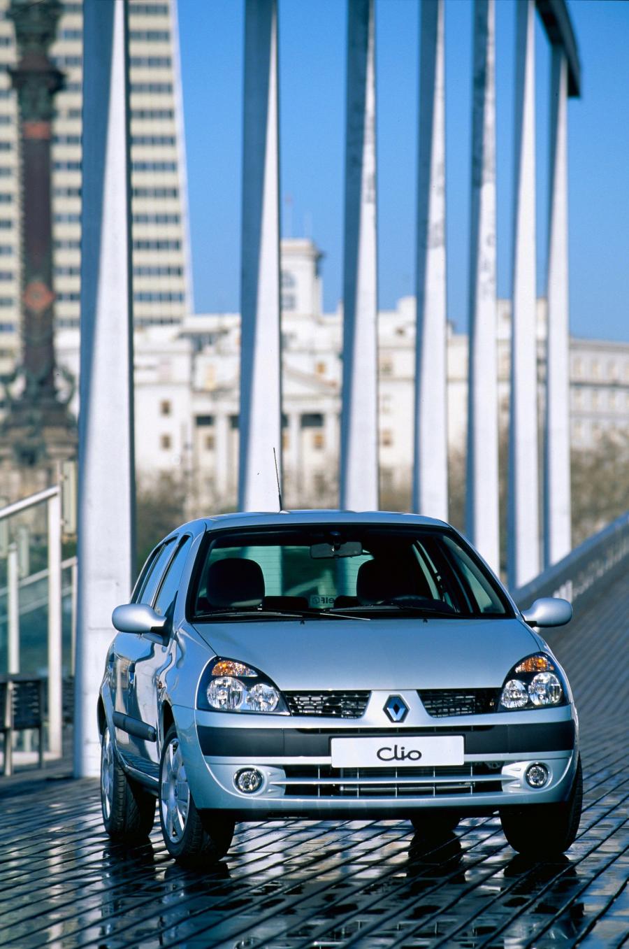  Renault Clio 5-Door 2001 года  (фото 9 из 14)